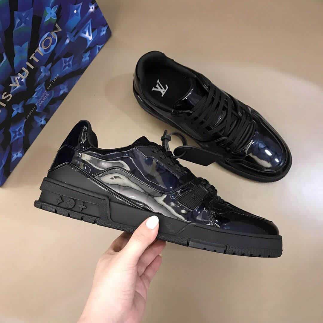 LOUIS VUITTON TRAINER SNEAKER - LV202