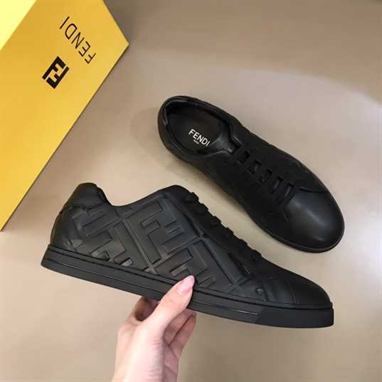 FENDI BLACK NAPPA LEATHER LOW-TOP SNEAKERS - FD04
