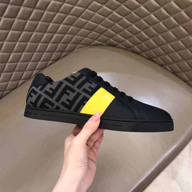 FENDI FF LOGO PRINT LOW-TOP SNEAKERS - FD18