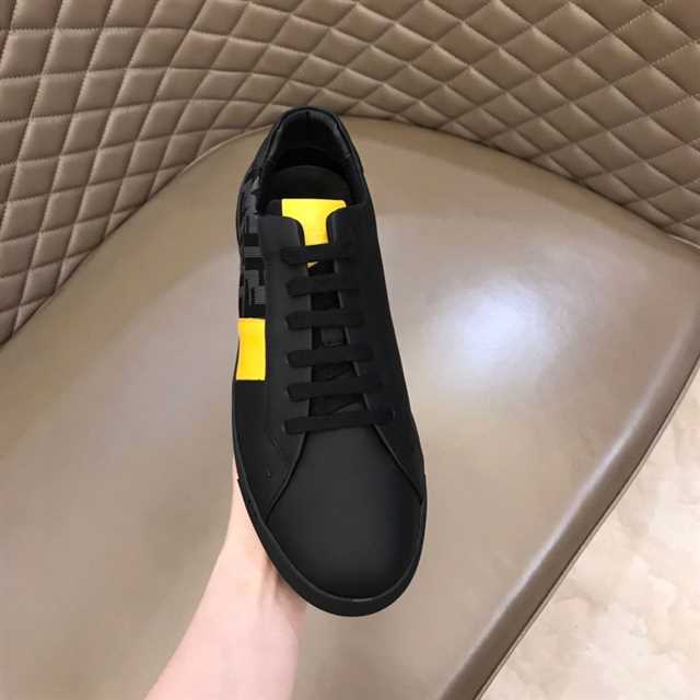 FENDI FF LOGO PRINT LOW-TOP SNEAKERS - FD18
