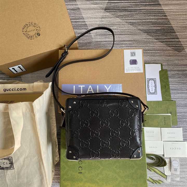 GG EMBOSSED SHOULDER BAG IN BLACK LEATHER - GBC06