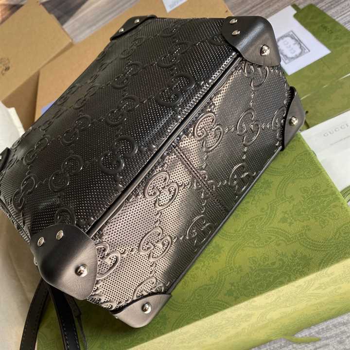 GG EMBOSSED SHOULDER BAG IN BLACK LEATHER - GBC06