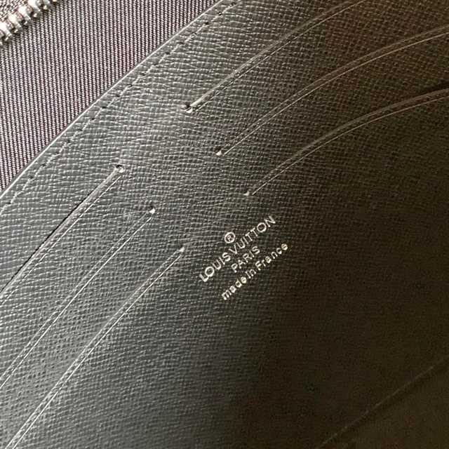 LOUIS VUITTON POCHETTE VOYAGE TAIGA LEATHER M30450