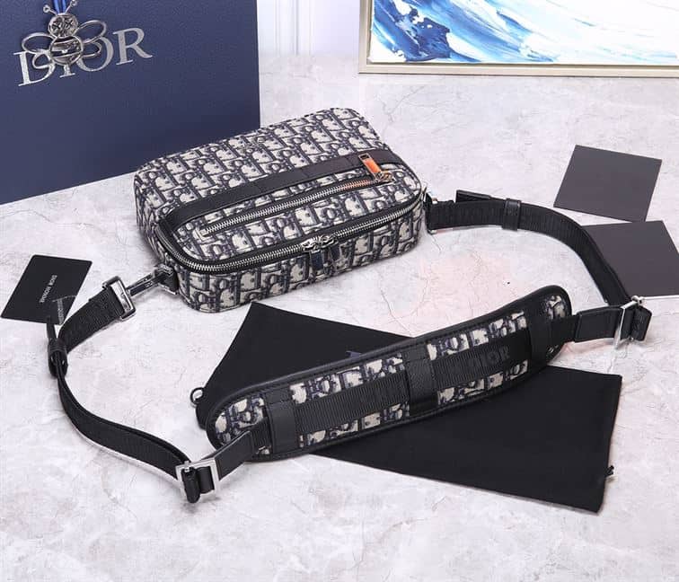 SAFARI MESSENGER BAG BEIGE AND BLACK DIOR OBLIQUE JACQUARD