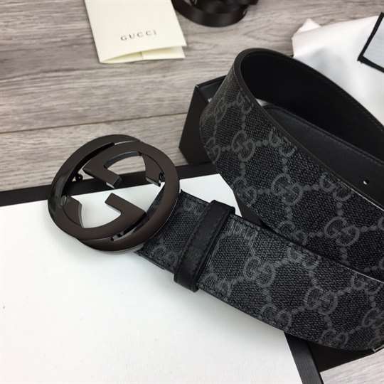 GUCCI MEN'S BLACK GG SUPREME BELT WITH G BUCKLE - B32