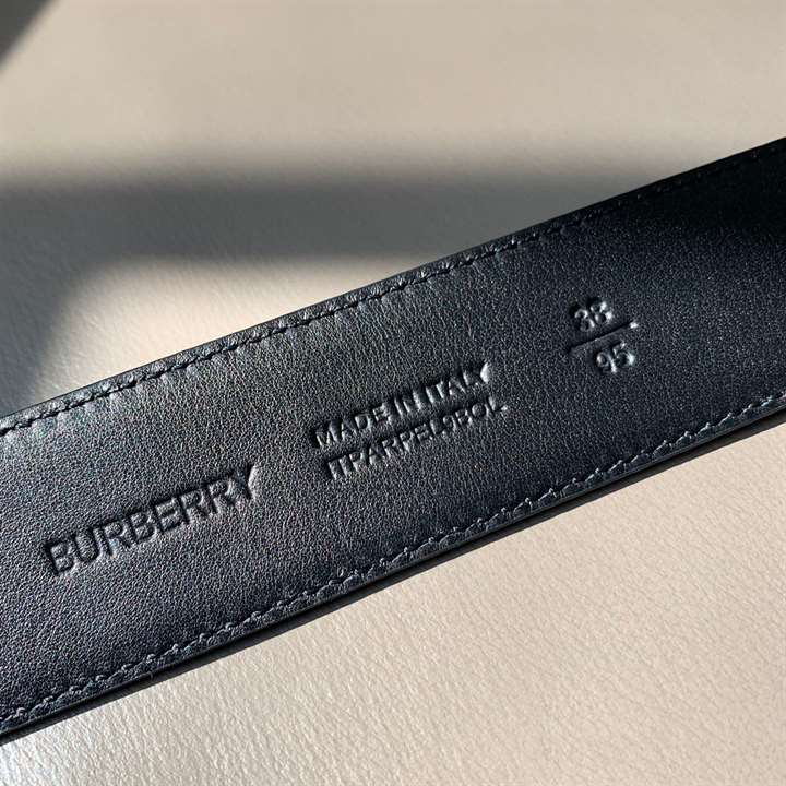BURBERRY REVERSIBLE LEATHER BELT - B28