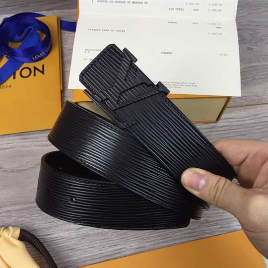 LOUIS VUITTON LV INITIALES 40MM EPI LEATHER - B156