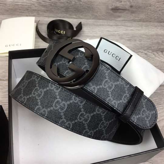 GUCCI MEN'S BLACK GG SUPREME BELT WITH G BUCKLE - B32