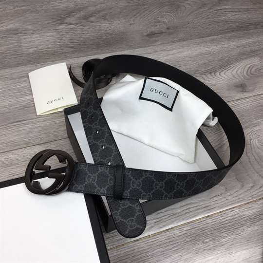 GUCCI MEN'S BLACK GG SUPREME BELT WITH G BUCKLE - B32