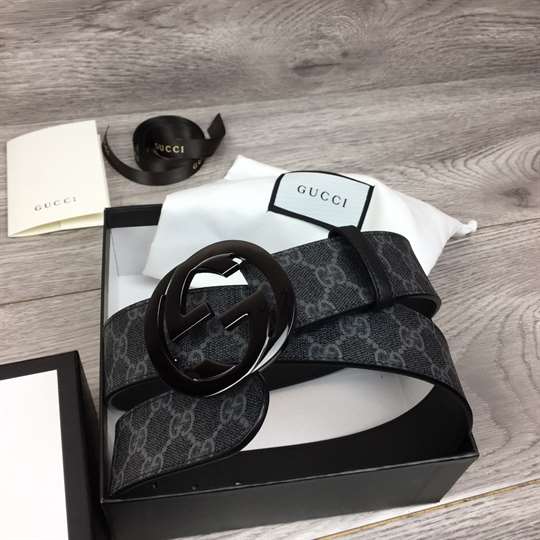 GUCCI MEN'S BLACK GG SUPREME BELT WITH G BUCKLE - B32