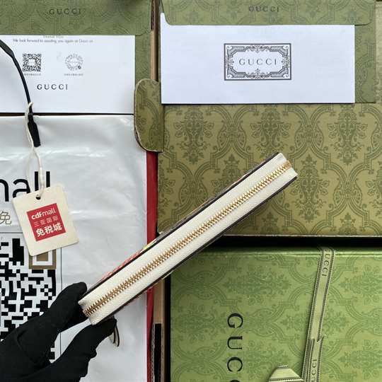 Gucci Les Pommes zip around wallet in beige and ebony GG Supreme - WGR007