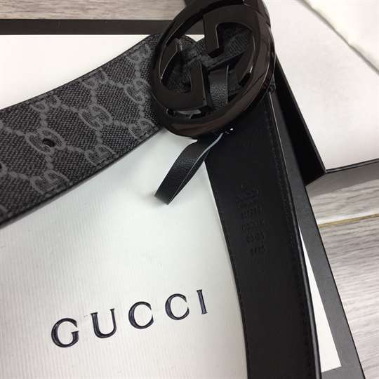 GUCCI MEN'S BLACK GG SUPREME BELT WITH G BUCKLE - B32