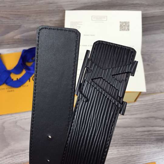 LOUIS VUITTON LV INITIALES 40MM EPI LEATHER - B156