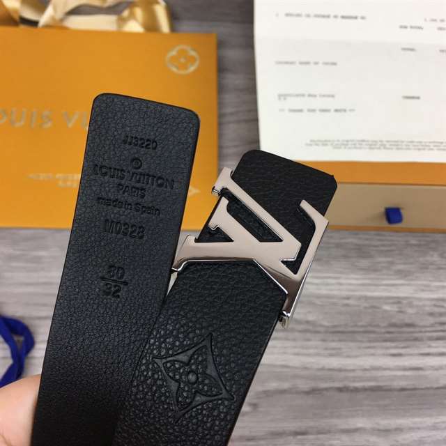 LOUIS VUITTON ICONIC 30MM REVERSIBLE BELT - B110