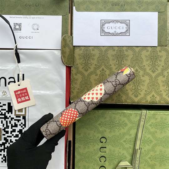 Gucci Les Pommes zip around wallet in beige and ebony GG Supreme - WGR007