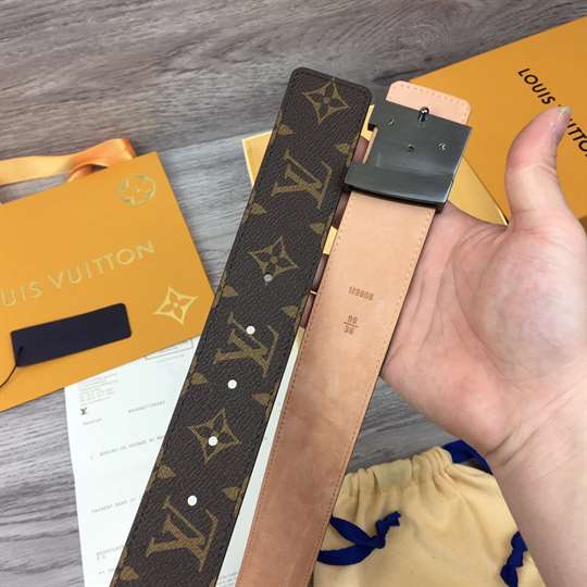 LOUIS VUITTON LV INITIALES 40MM BELT - B135