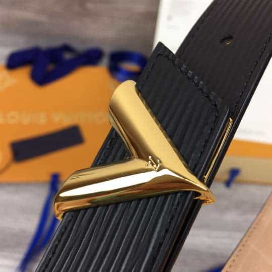 LOUIS VUITTON BLACK EPI LEATHER ESSENTIAL V BELT - B125