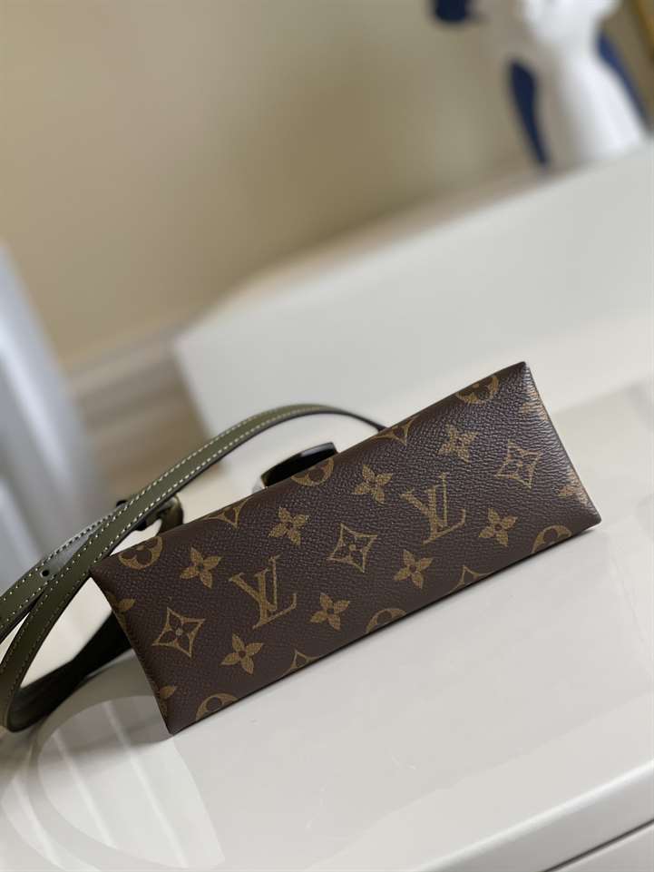LOUIS VUITTON LOCKY BB - LBV203