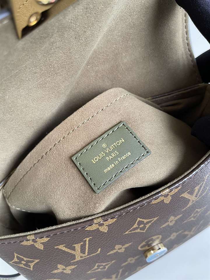 LOUIS VUITTON LOCKY BB - LBV203