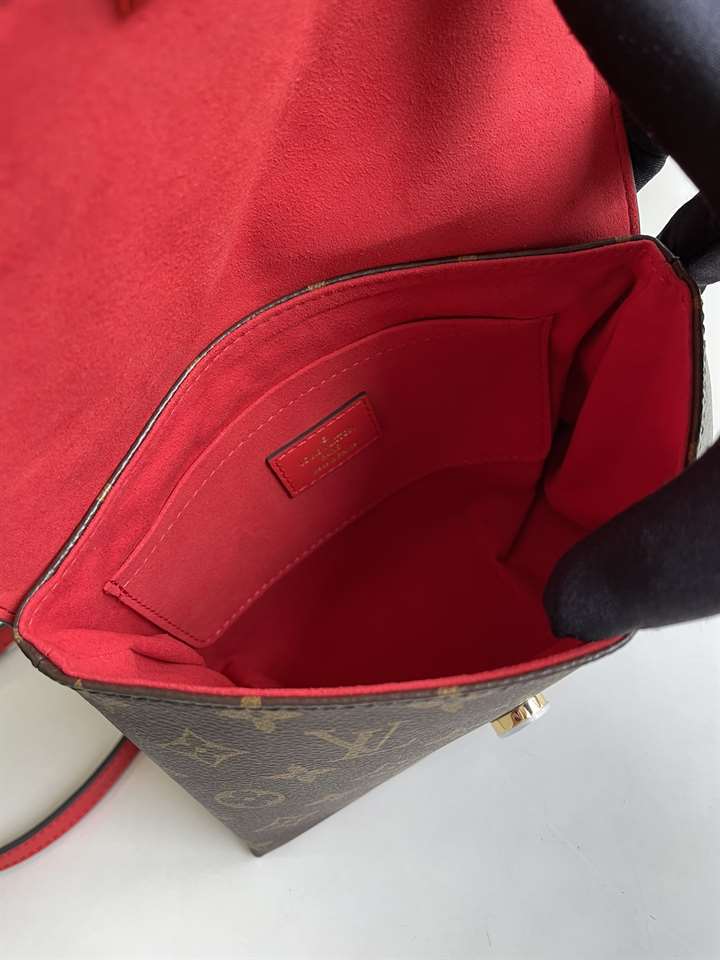 LOUIS VUITTON LOCKY BB - LBV201