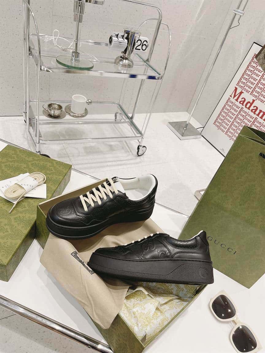 Men's GG embossed sneaker - GC077