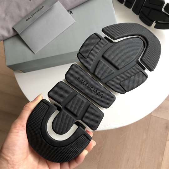 BALENCIAGA SPEED 2.0 SNEAKER IN WHITE - BB143