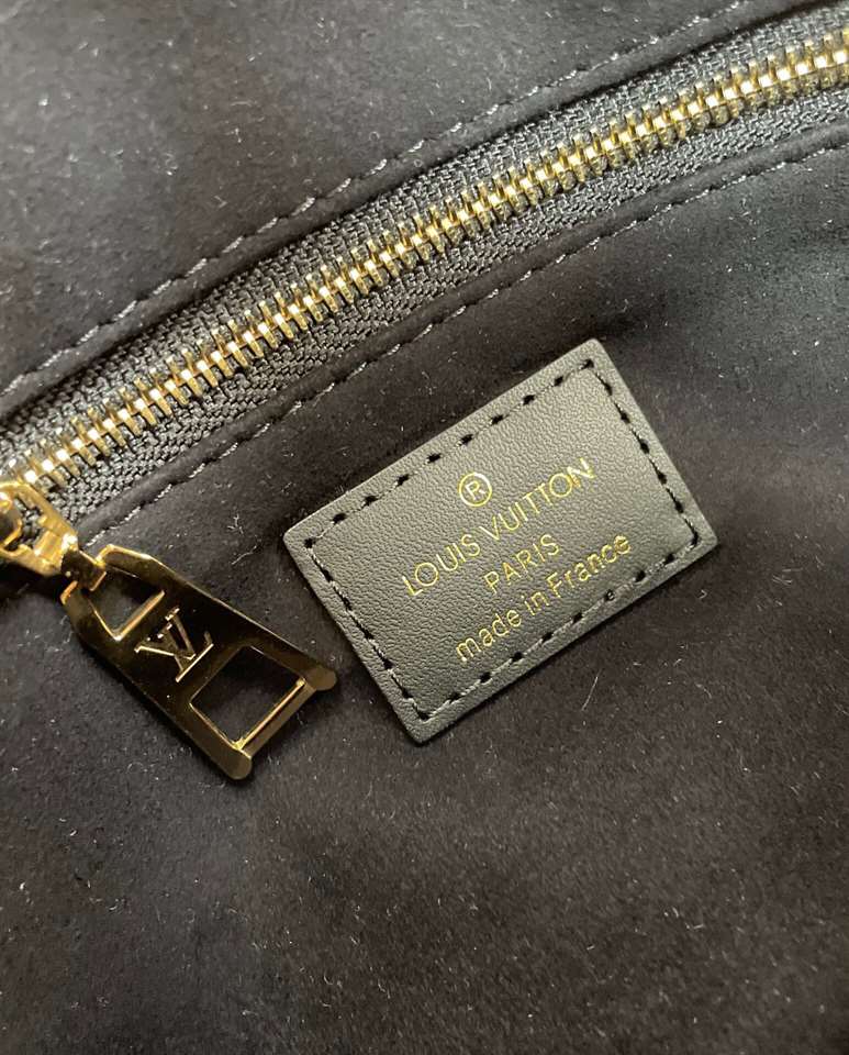 LOUIS VUITTON PETITE MALLE SOUPLE - LBV227