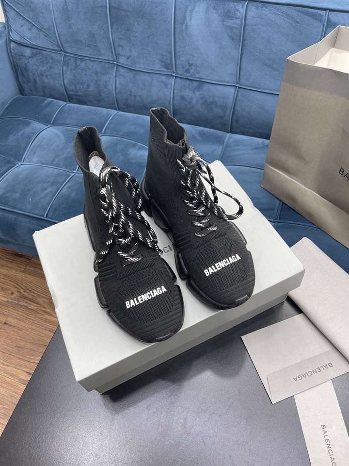 BALENCIAGA MEN'S SPEED 2.0 LACE-UP SNEAKER IN BLACK - BB155