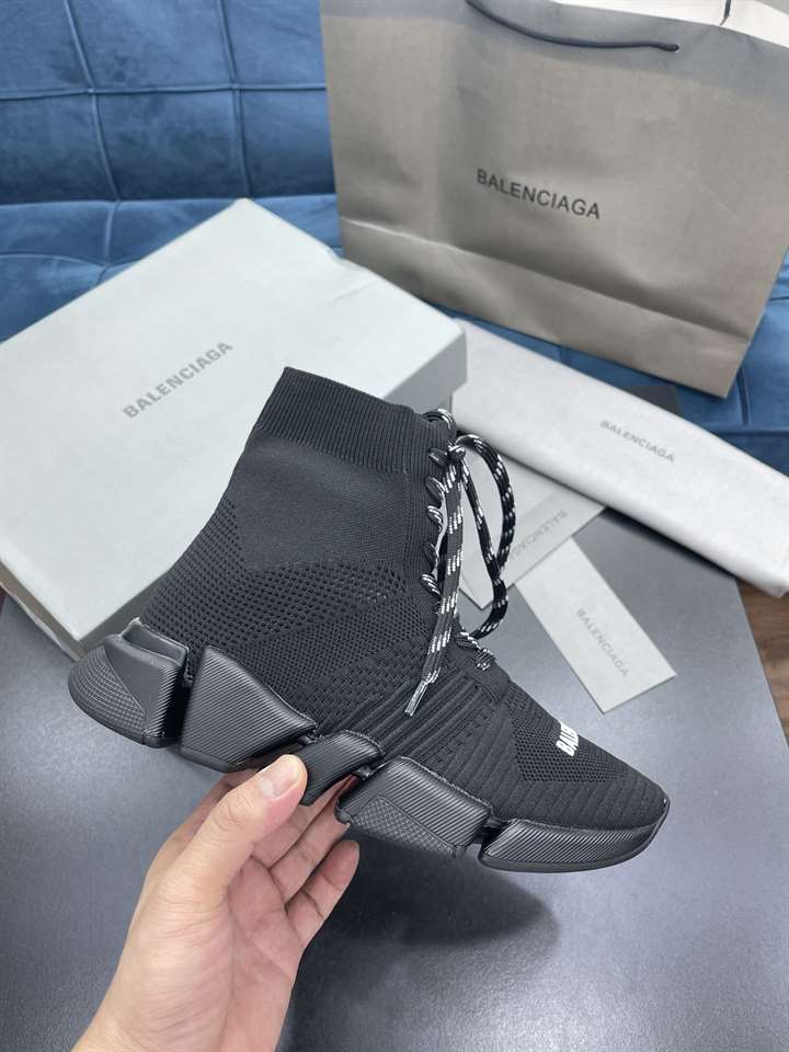 BALENCIAGA MEN'S SPEED 2.0 LACE-UP SNEAKER IN BLACK - BB155