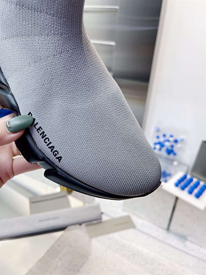 BALENCIAGA MEN'S SPEED 2.0 SNEAKER - BB139