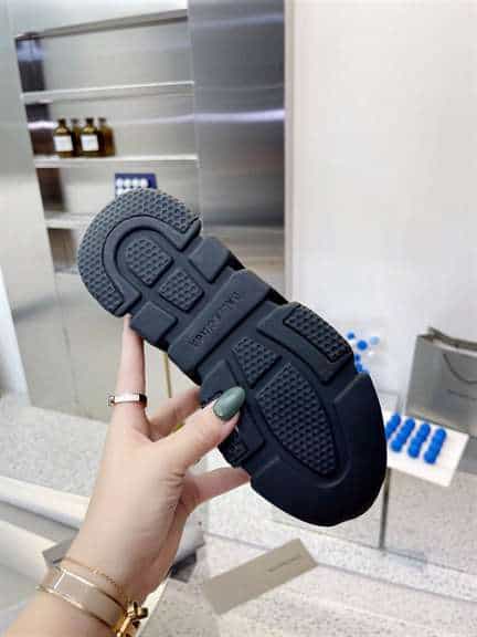 BALENCIAGA MEN'S SPEED 2.0 SNEAKER - BB137