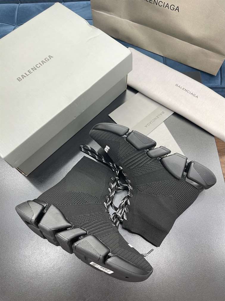 BALENCIAGA MEN'S SPEED 2.0 LACE-UP SNEAKER IN BLACK - BB155