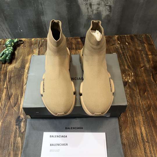 BALENCIAGA MEN'S SPEED 2.0 SNEAKER IN BEIGE - BB153