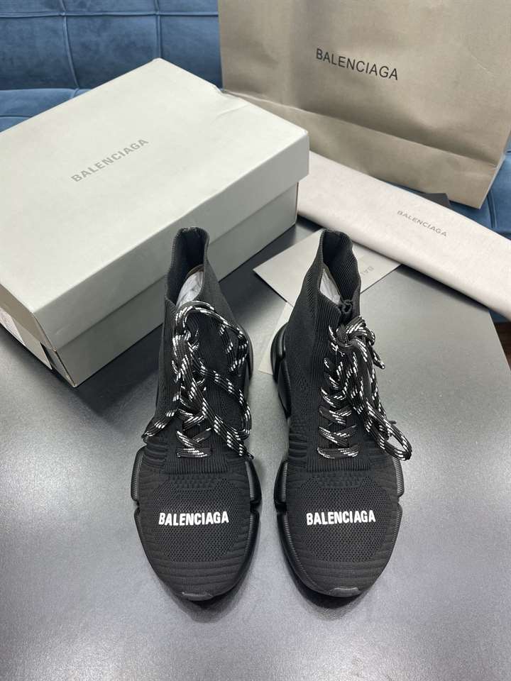 BALENCIAGA MEN'S SPEED 2.0 LACE-UP SNEAKER IN BLACK - BB155