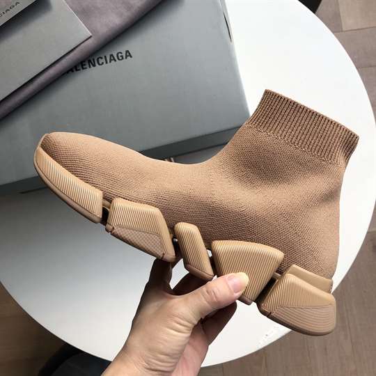 BALENCIAGA MEN'S SPEED 2.0 SNEAKER IN BEGIE - BB141