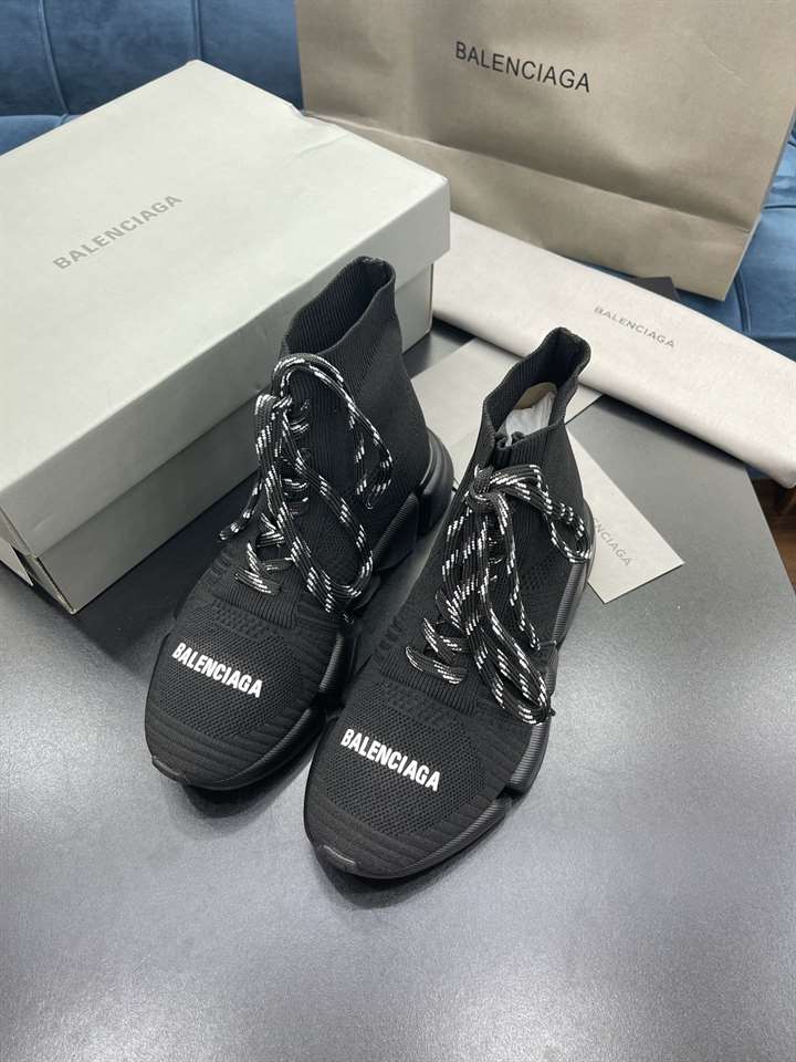 BALENCIAGA MEN'S SPEED 2.0 LACE-UP SNEAKER IN BLACK - BB155