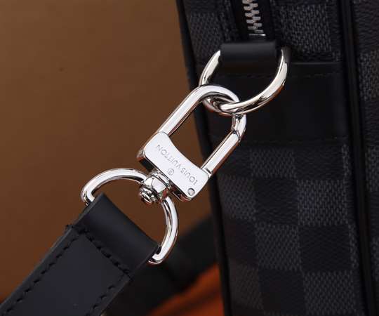 LOUIS VUITTON PORTE-DOCUMENTS VOYAGE PM - LBV334