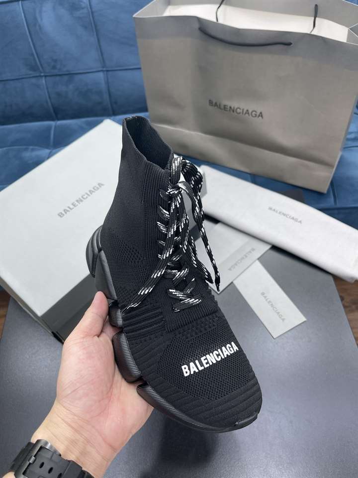 BALENCIAGA MEN'S SPEED 2.0 LACE-UP SNEAKER IN BLACK - BB155