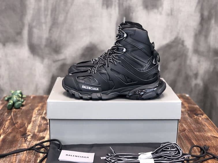 MEN'S TRACK HIKE TRAINERS IN BLACK - BB168