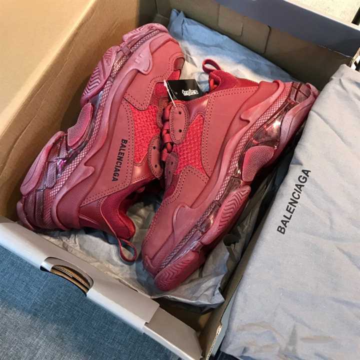 BALENCIAGA TRIPLE S CLEAR SOLE SNEAKER IN RED - BB171