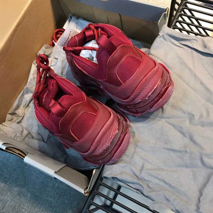 BALENCIAGA TRIPLE S CLEAR SOLE SNEAKER IN RED - BB171