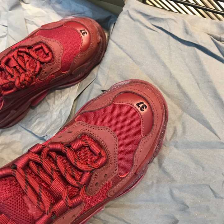 BALENCIAGA TRIPLE S CLEAR SOLE SNEAKER IN RED - BB171