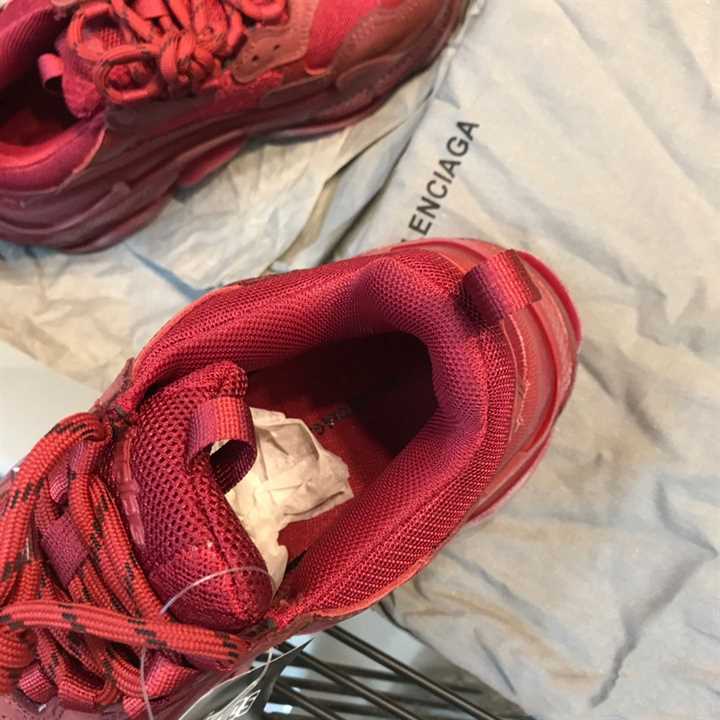 BALENCIAGA TRIPLE S CLEAR SOLE SNEAKER IN RED - BB171