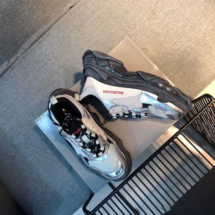 BALENCIAGA TRIPLE S WHITE & BLACK SOLE SNEAKERS - BB170