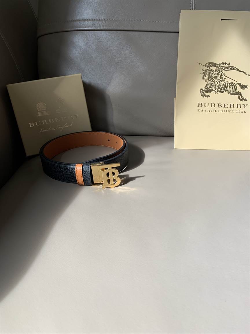 BURBERRY BELT - B43