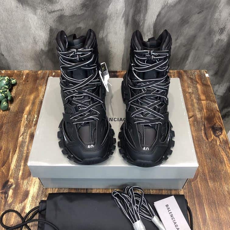 MEN'S TRACK HIKE TRAINERS IN BLACK - BB168