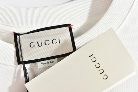 GUCCI Strawberry T-Shirt - GC0103