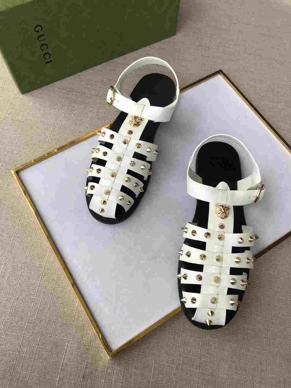 GUCCI SANDAL WITH DOUBLE G - SDG003