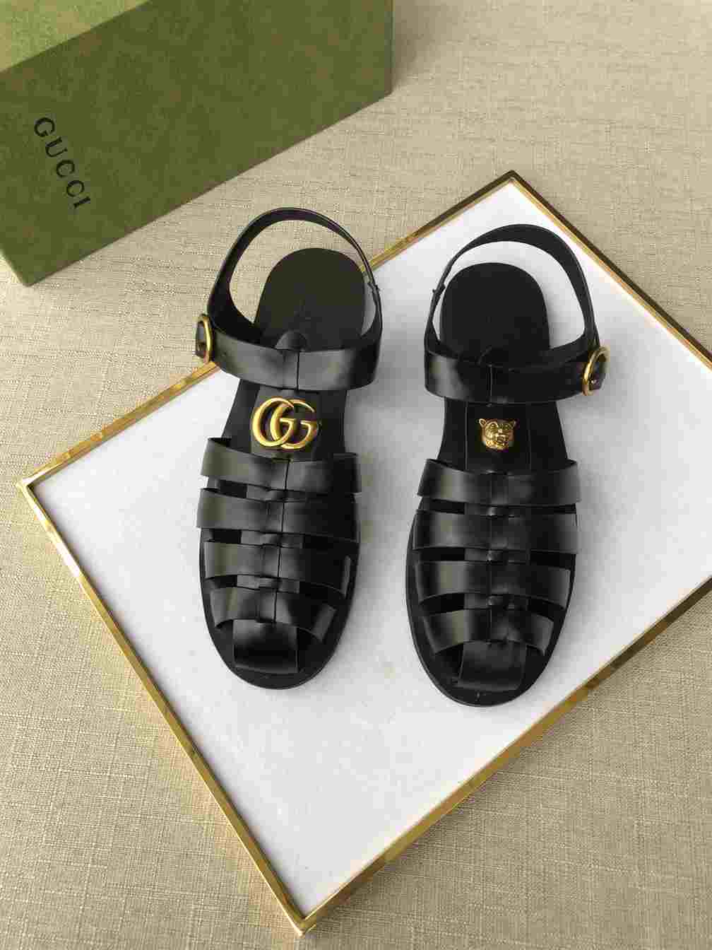 GUCCI SANDAL WITH DOUBLE G - SDG005