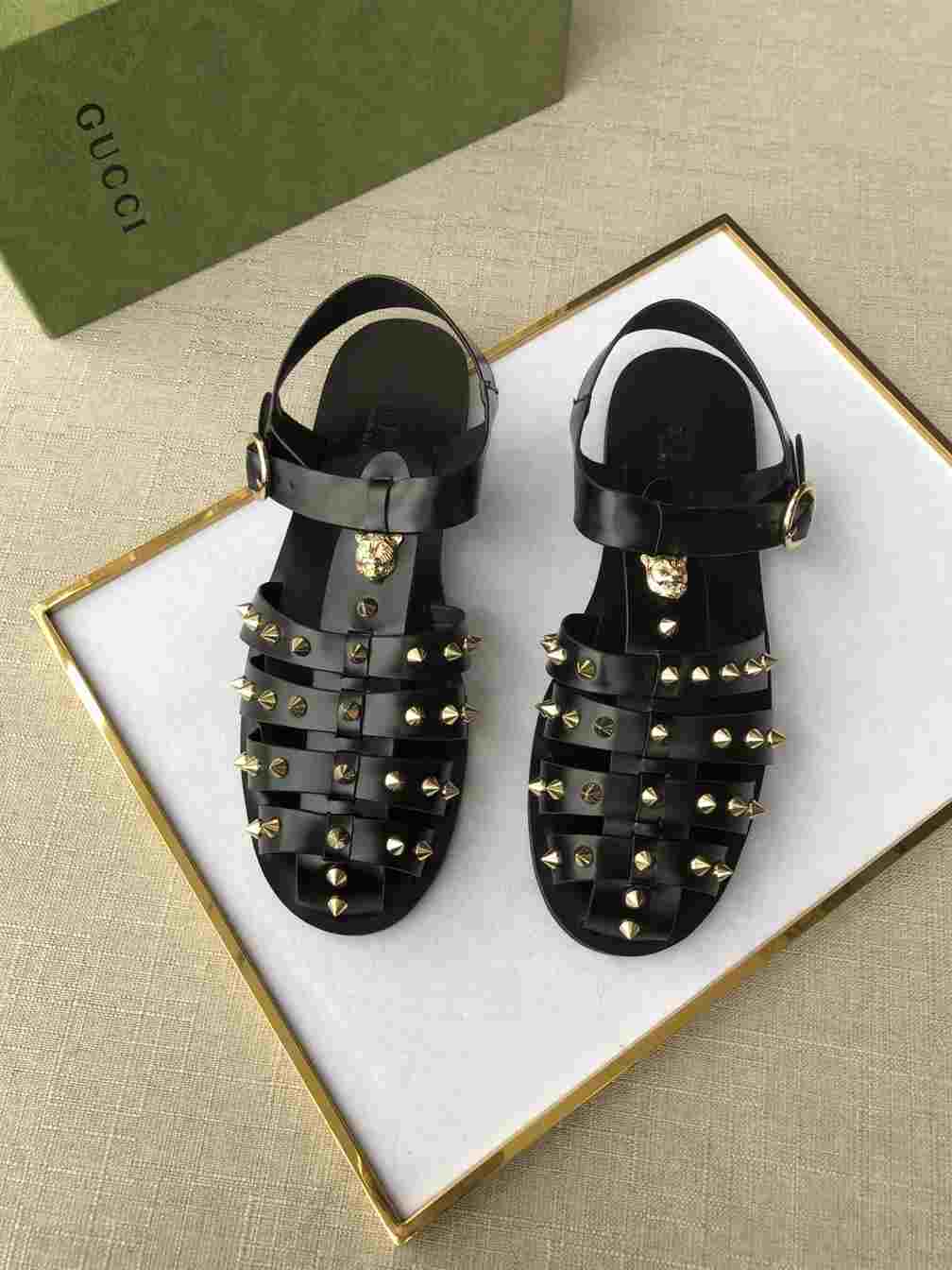 GUCCI SANDAL WITH DOUBLE G - SDG004